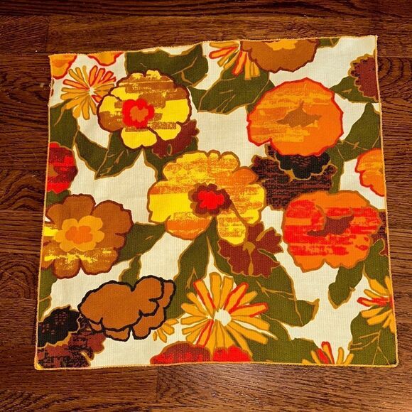 Vtg mid century square of floral fabric perfect for pillow  top or hanging - Picture 1 of 6